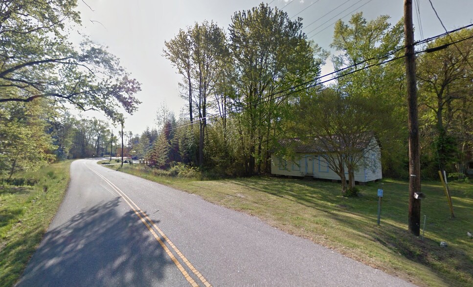 1210 Back Creek Rd, Seaford, VA à vendre - Photo de l’immeuble – Image 2 sur 3