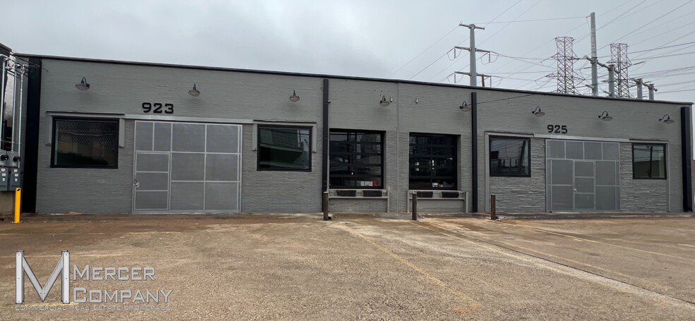 923-925 Slocum St, Dallas, TX à vendre - Photo de l’immeuble – Image 2 sur 8