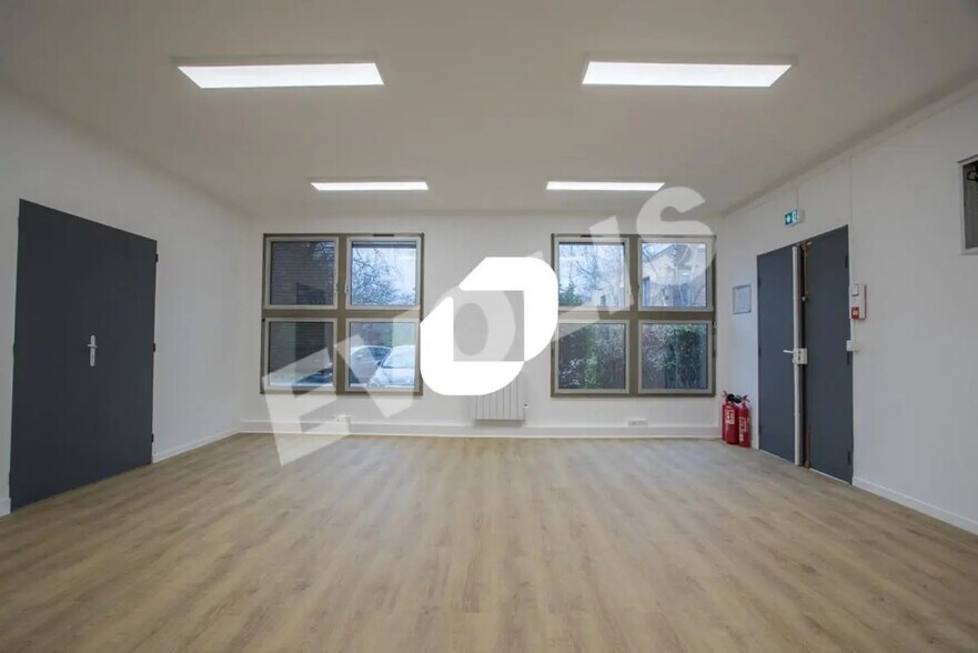 Bureau dans Torcy à louer - Photo de l’immeuble – Image 3 sur 14