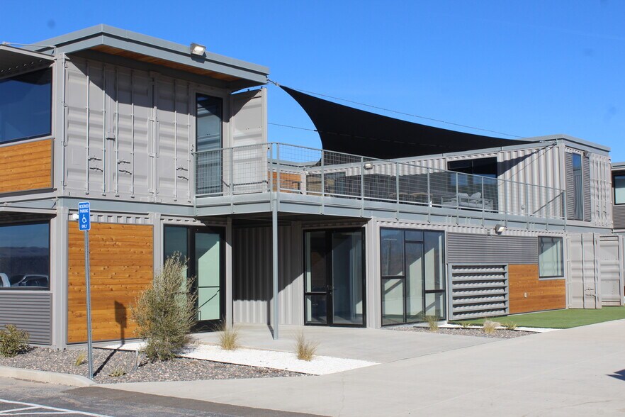 965 S Tech Ridge Dr, St George, UT à louer - Photo de l’immeuble – Image 2 sur 4