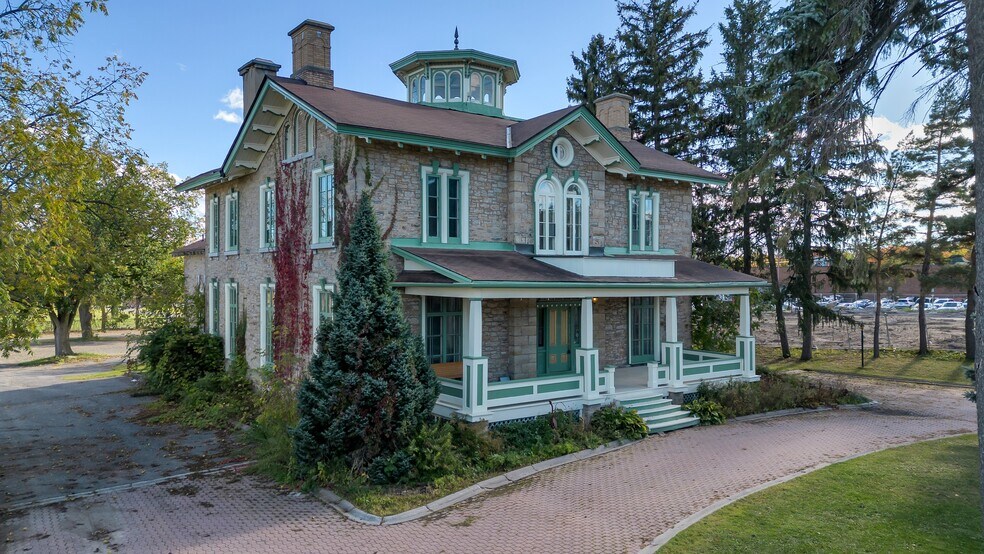 389 King St E, Gananoque, ON à vendre - Photo de l’immeuble – Image 2 sur 34