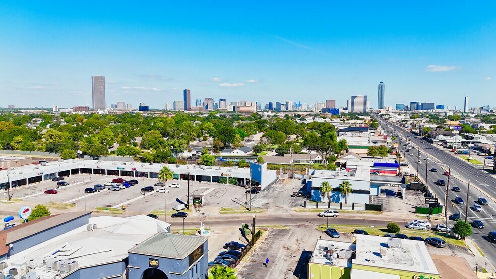 2633-2655 Winrock Blvd, Houston, TX à louer - Photo de l’immeuble – Image 2 sur 2