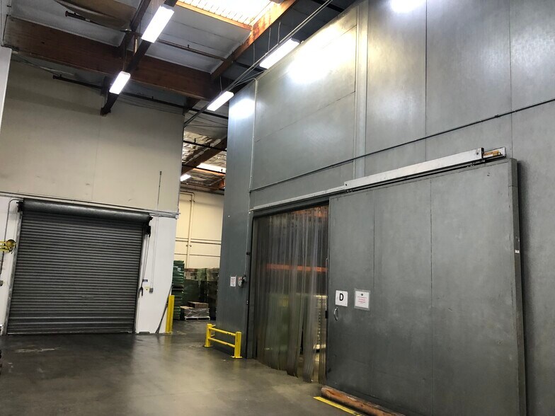 4565 Firestone Blvd, South Gate, CA à vendre - Photo de l’immeuble – Image 2 sur 5