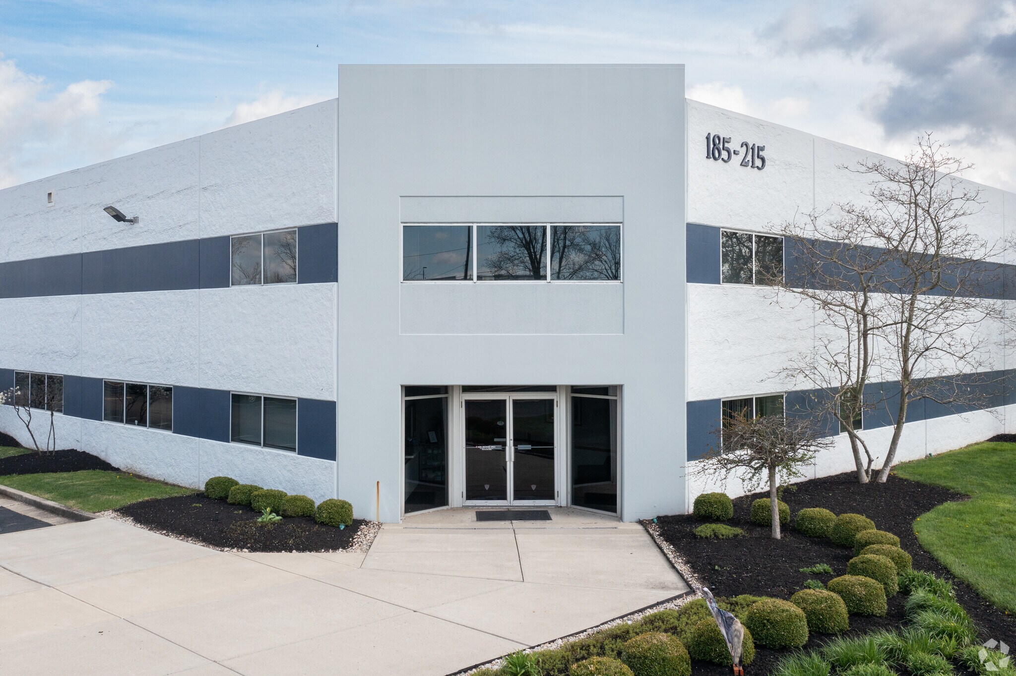 185-215 S Pioneer Blvd, Springboro, OH à louer Photo principale– Image 1 sur 6