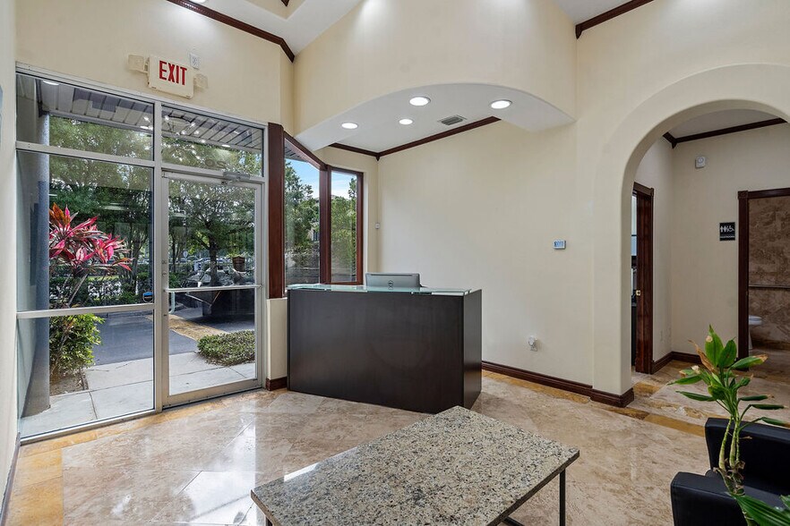 7901 Kingspointe Pky, Orlando, FL à vendre - Photo de l’immeuble – Image 3 sur 11