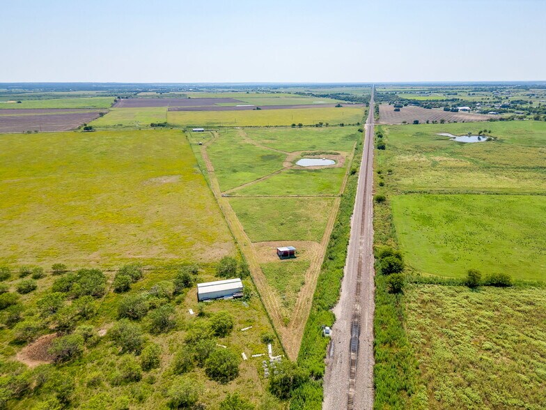 1041 County Road 310A, Cleburne, TX à vendre - Photo de l’immeuble – Image 3 sur 31