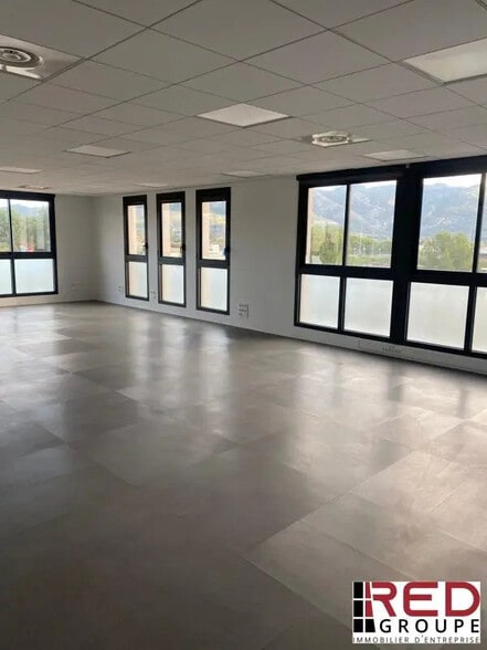 Bureau dans Aubagne à louer - Photo intérieure – Image 2 sur 6