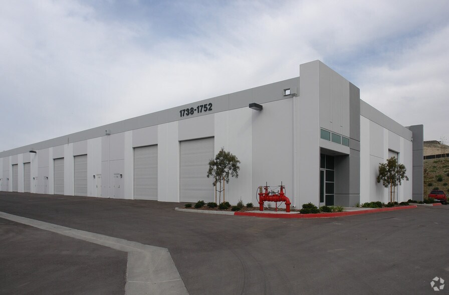 1738-1752 Ord Way, Oceanside, CA à louer - Photo de l’immeuble – Image 3 sur 4