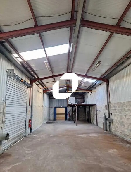 Industriel/Logistique dans Carbon-Blanc à louer - Photo intérieure – Image 2 sur 12