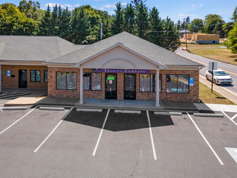 239 South St, Front Royal, VA à vendre - Photo de l’immeuble – Image 2 sur 22