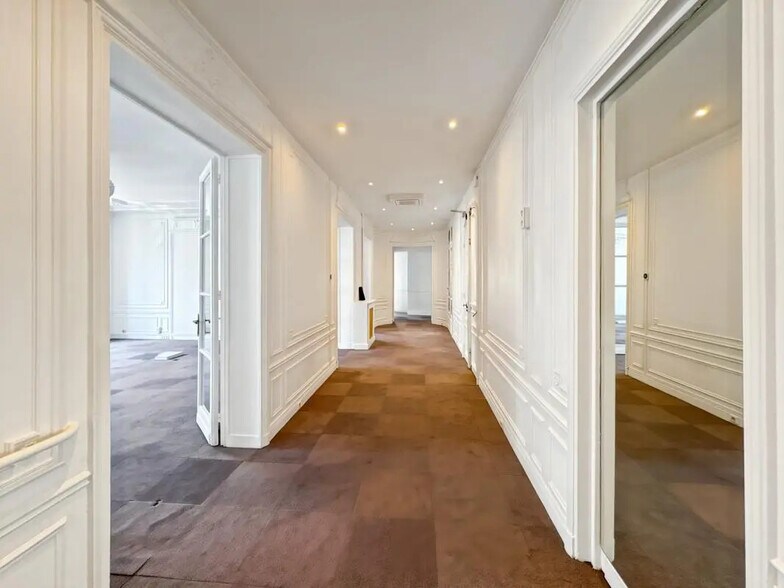 Bureau dans Paris à louer - Photo de l’immeuble – Image 2 sur 18