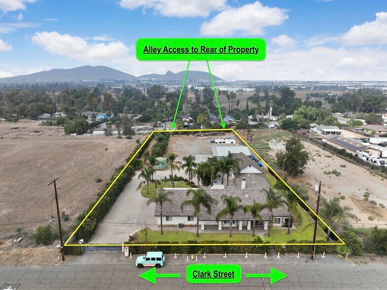 875 Clark St, Riverside, CA à vendre - Photo principale – Image 1 sur 6