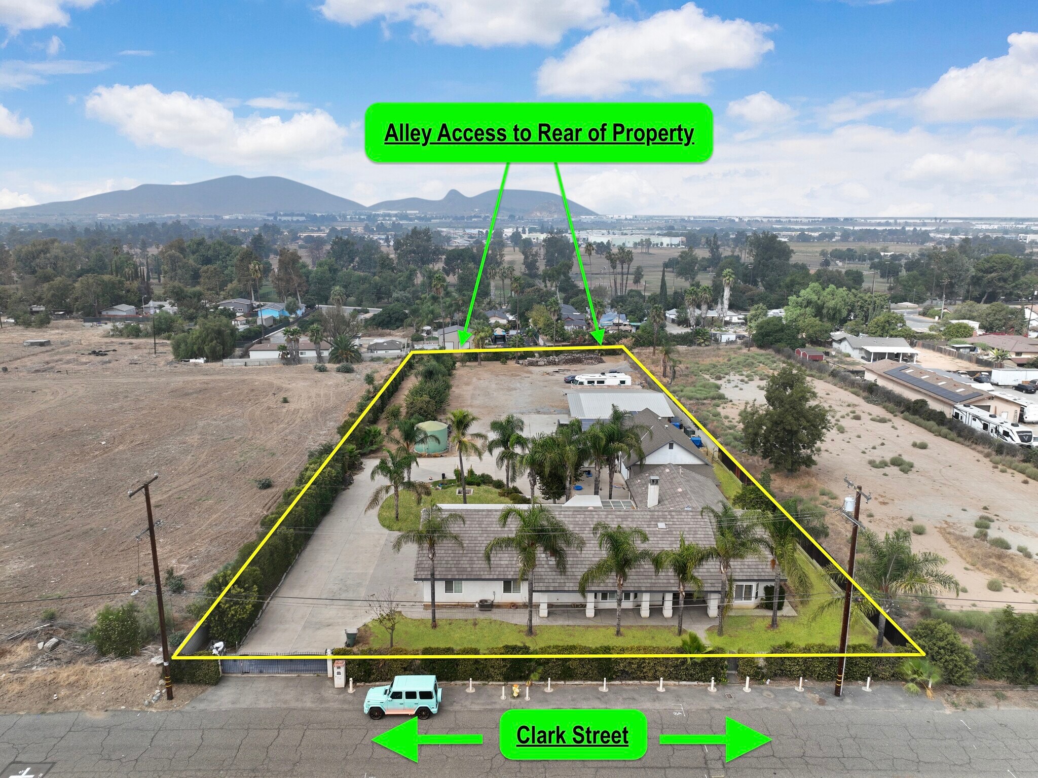 875 Clark St, Riverside, CA à vendre Photo principale– Image 1 sur 7