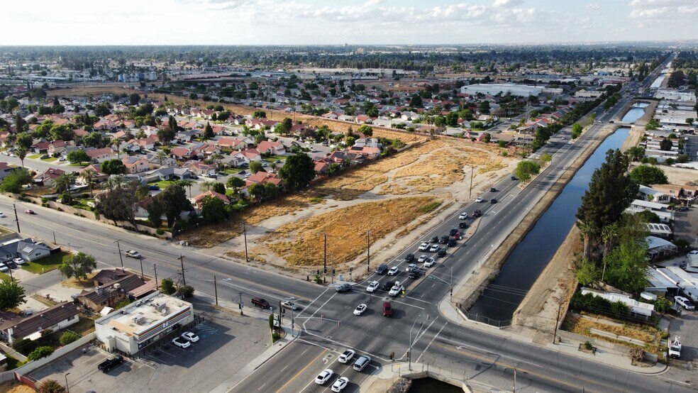 South H St, Bakersfield, CA à vendre - Photo de l’immeuble – Image 3 sur 6