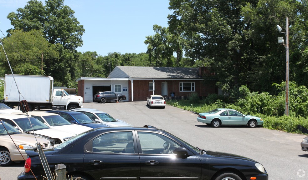 8213 Ritchie Hwy, Pasadena, MD à louer - Photo de l’immeuble – Image 3 sur 4