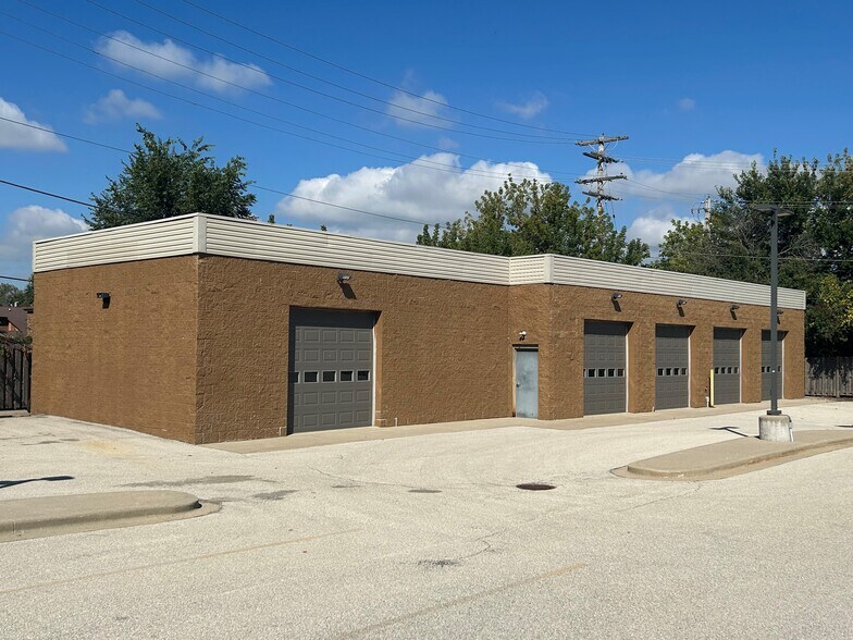 1445 S 113th St, West Allis, WI à vendre - Photo de l’immeuble – Image 3 sur 3