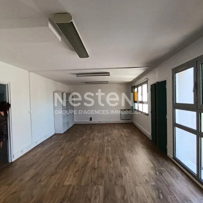 Plus de détails pour Bureau à vendre