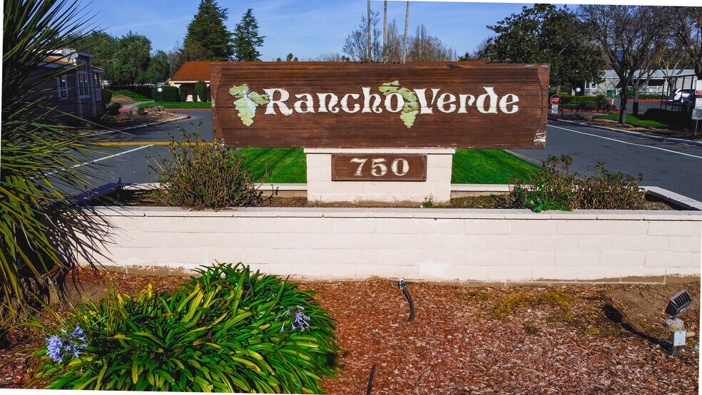 750 Rohnert Park Expy W, Rohnert Park, CA à vendre - Photo de l’immeuble – Image 3 sur 22
