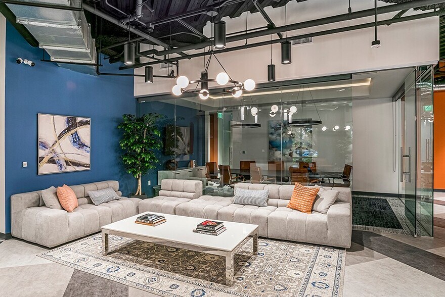 2829 Townsgate Rd, Westlake Village, CA à louer - Photo de l’immeuble – Image 3 sur 10