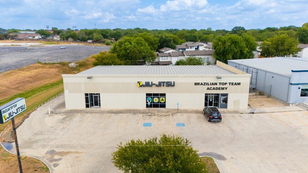 4447 Thousand Oaks, San Antonio, TX à vendre - Photo de l’immeuble – Image 1 sur 16