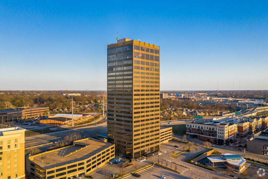 1034 S Brentwood Blvd, Richmond Heights, MO à louer - Photo de l’immeuble – Image 1 sur 23