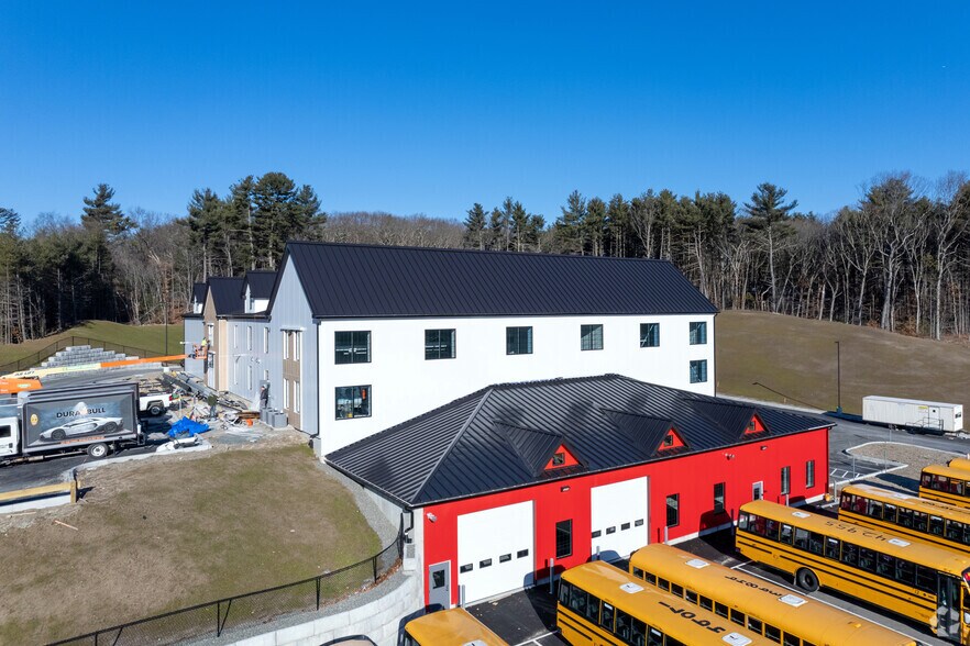 0 Panther Way, Franklin, MA à louer - Photo de l’immeuble – Image 3 sur 11