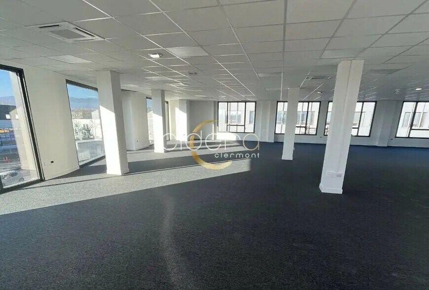 Bureau dans Clermont-Ferrand à louer - Photo de l’immeuble – Image 1 sur 8
