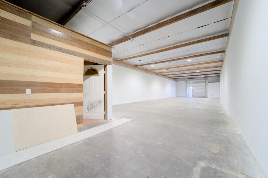 106-136 S Arrowhead Ave, San Bernardino, CA à louer - Photo intérieure – Image 2 sur 5