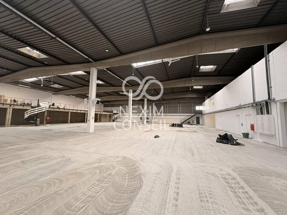 Industriel/Logistique dans SAINT-OUEN-L'AUMONE à louer Photo intérieure– Image 1 sur 10