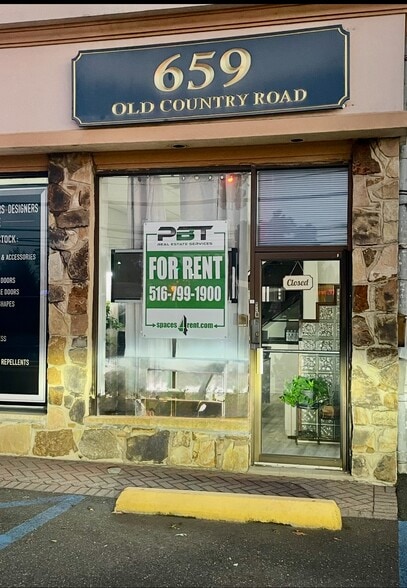 653-659 Old Country Rd, Westbury, NY à louer - Photo de l’immeuble – Image 2 sur 20