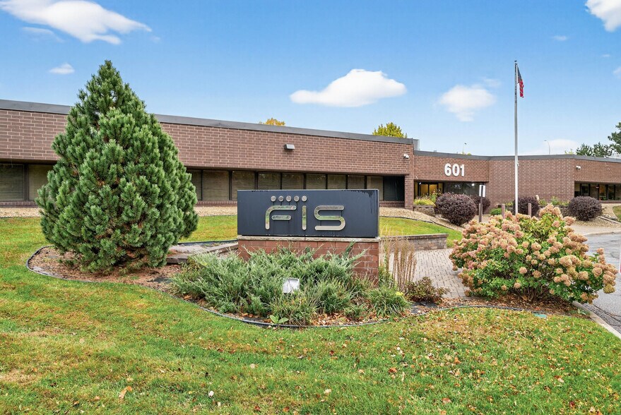 601 2nd Ave S, Hopkins, MN à louer - Photo de l’immeuble – Image 2 sur 29