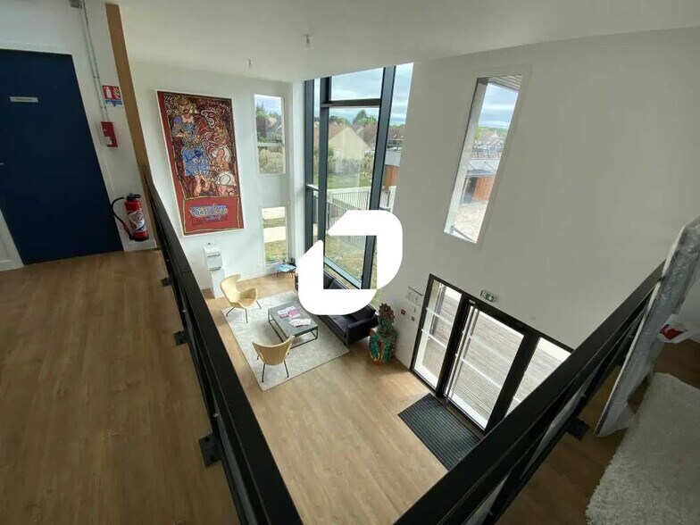 Bureau dans Vauréal à louer - Photo de l’immeuble – Image 2 sur 11