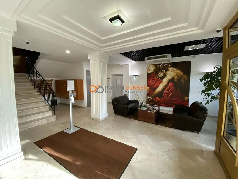 Bureau dans Rueil-Malmaison à louer - Photo de l’immeuble – Image 3 sur 8