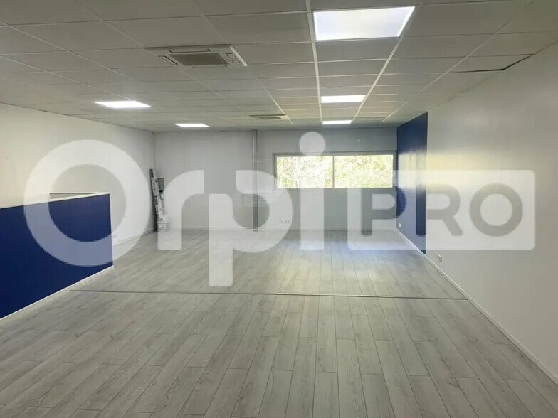 Local d'activités dans SAINT-JEAN-D'ILLAC à vendre - Photo intérieure – Image 3 sur 11