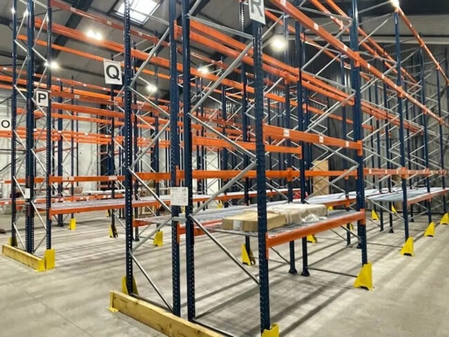 Plus de détails pour Local d’activités à vendre