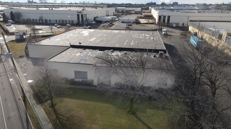700 Dowd Ave, Elizabeth, NJ à louer - Photo de l’immeuble – Image 2 sur 3