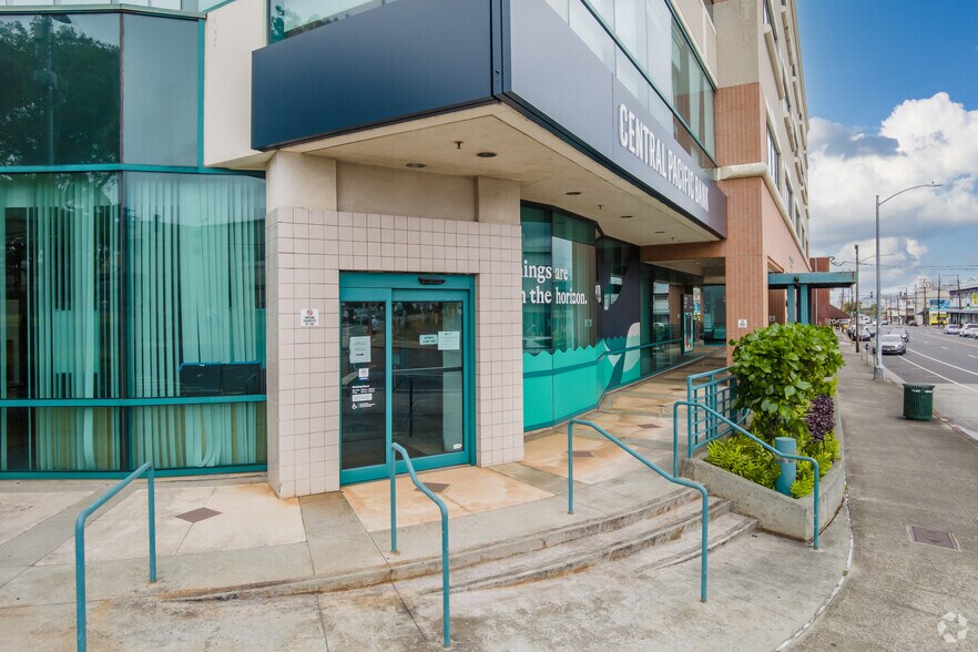 3465 waialae Ave, Honolulu, HI à louer - Photo de l’immeuble – Image 1 sur 1