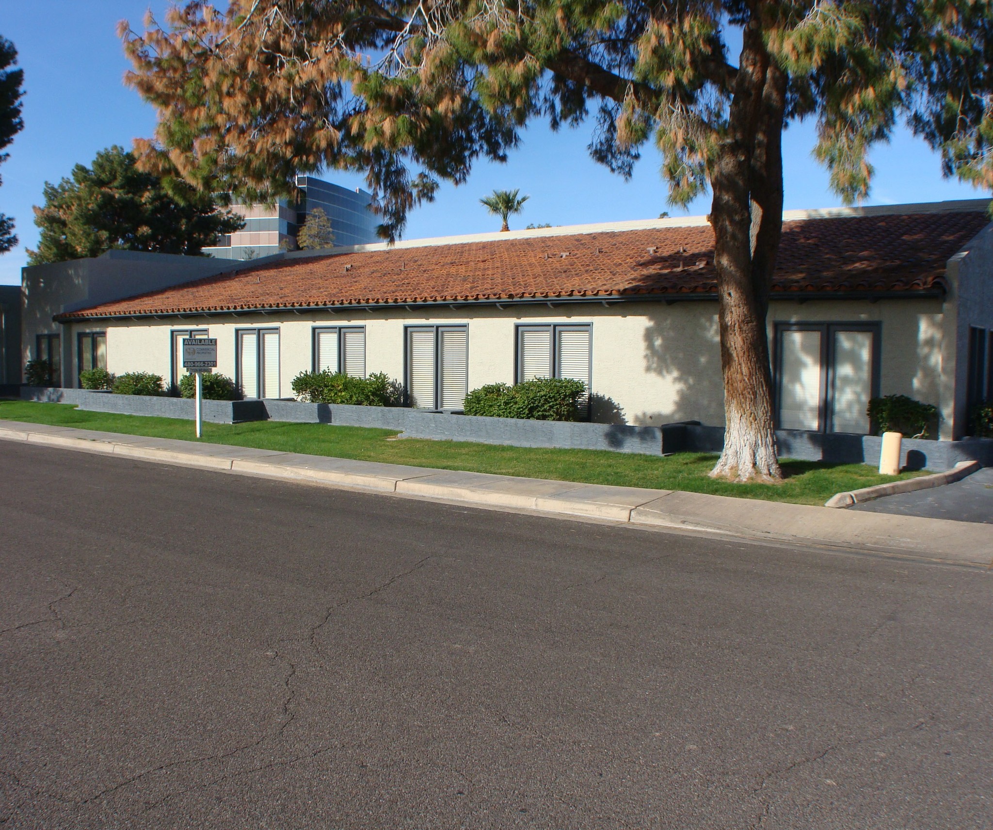 4535 S Lakeshore Dr, Tempe, AZ à louer Photo de l’immeuble– Image 1 sur 4