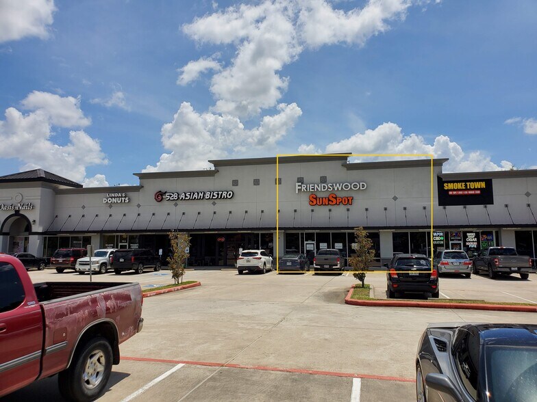 709 W Parkwood Ave, Friendswood, TX à louer - Photo de l’immeuble – Image 2 sur 5