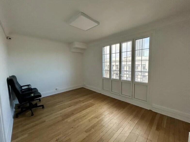 Bureau dans Paris à louer - Photo de l’immeuble – Image 2 sur 7