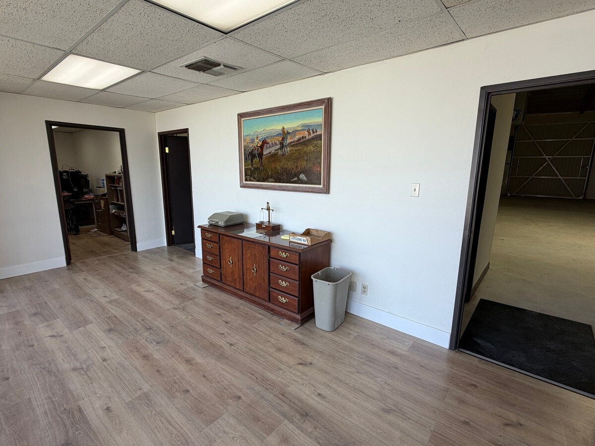 501 Mercury Ln, Brea, CA 92821 - Lot 501 - - Photo intérieure - Image 2 of 6