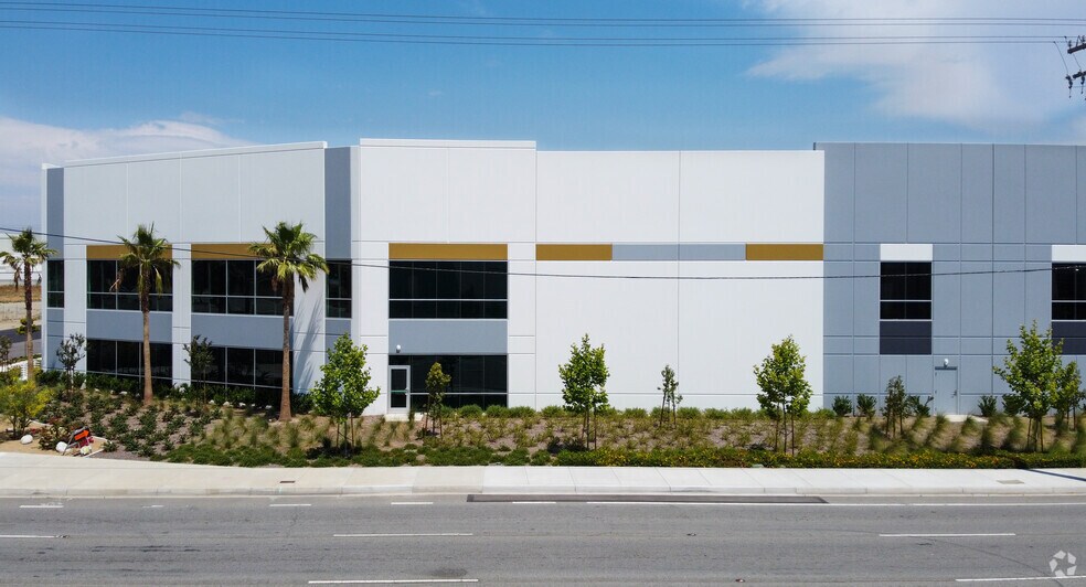 10917 Cherry Ave, Fontana, CA à louer - Photo de l’immeuble – Image 3 sur 3