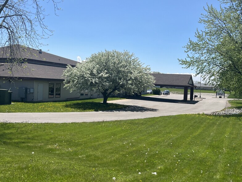 3870 Jackson St, Oshkosh, WI à vendre - Photo de l’immeuble – Image 2 sur 10