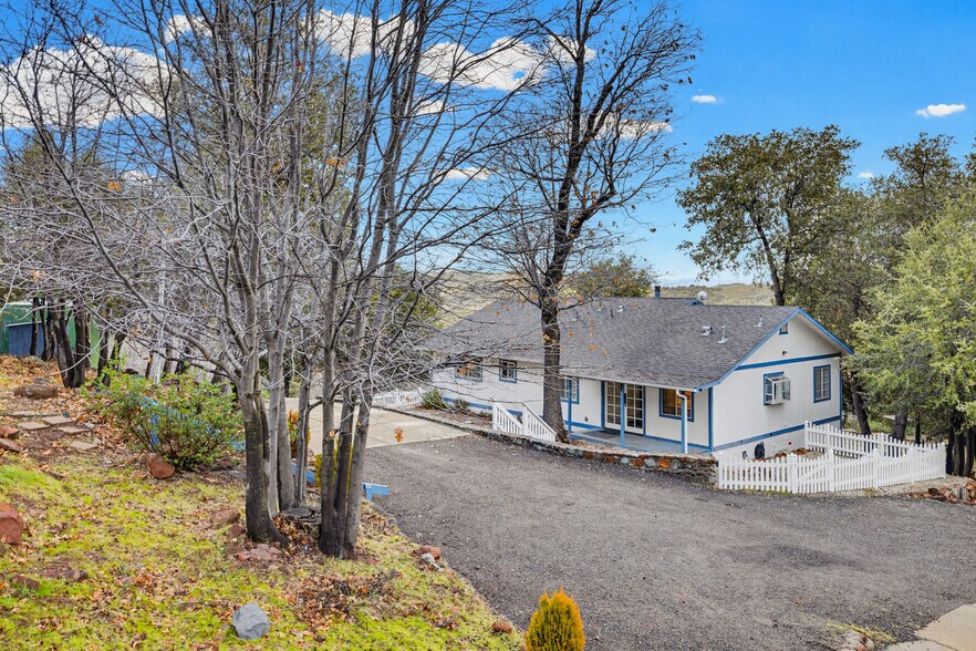 17009 Iron Springs Rd, Julian, CA à vendre - Photo de l’immeuble – Image 2 sur 64
