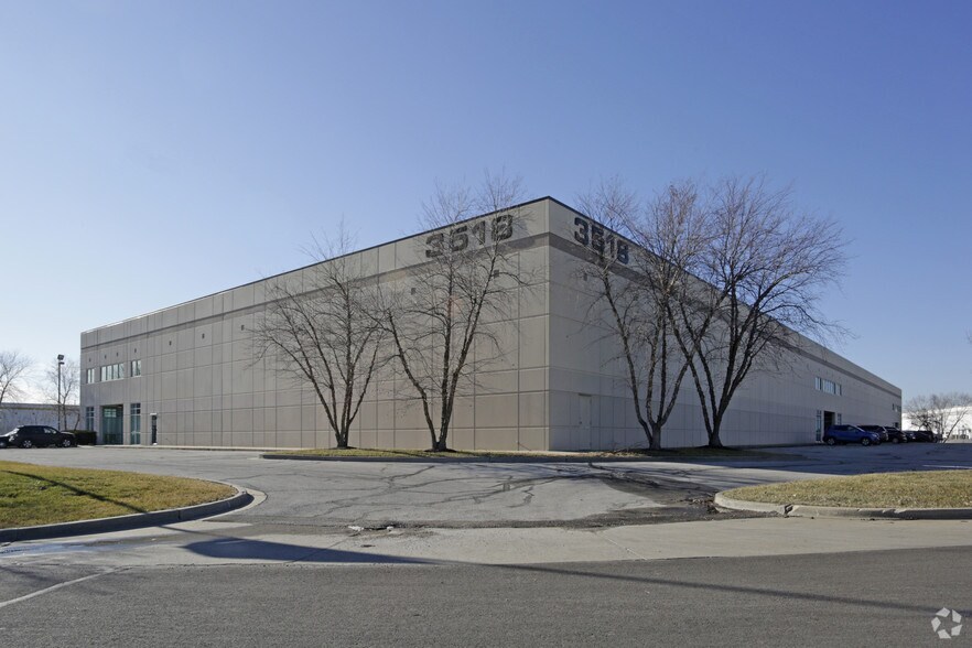 3518-3522 Enterprise Dr, Kansas City, MO à louer - Photo de l’immeuble – Image 2 sur 7