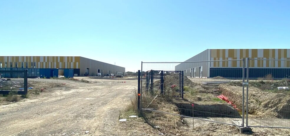 Local d’activités dans Aussonne à louer - Photo de l’immeuble – Image 3 sur 19