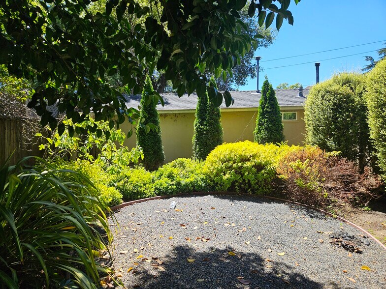 811 Davis St, Santa Rosa, CA à vendre - Photo de l’immeuble – Image 3 sur 35