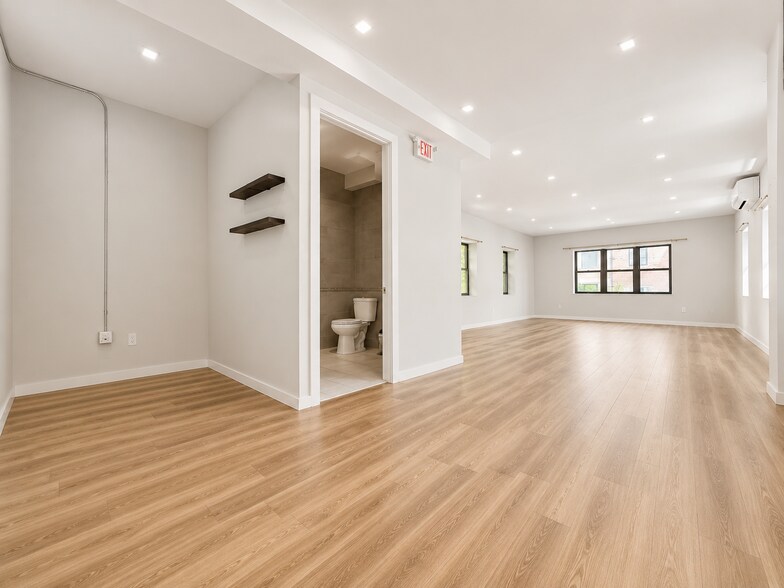 237 E 31st St, New York, NY à louer - Photo de l’immeuble – Image 3 sur 15