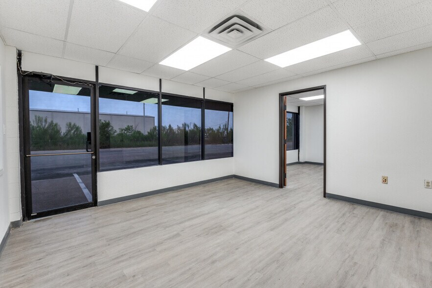 8230-8240 Lovett Ave, Dallas, TX à louer - Photo intérieure – Image 2 sur 13