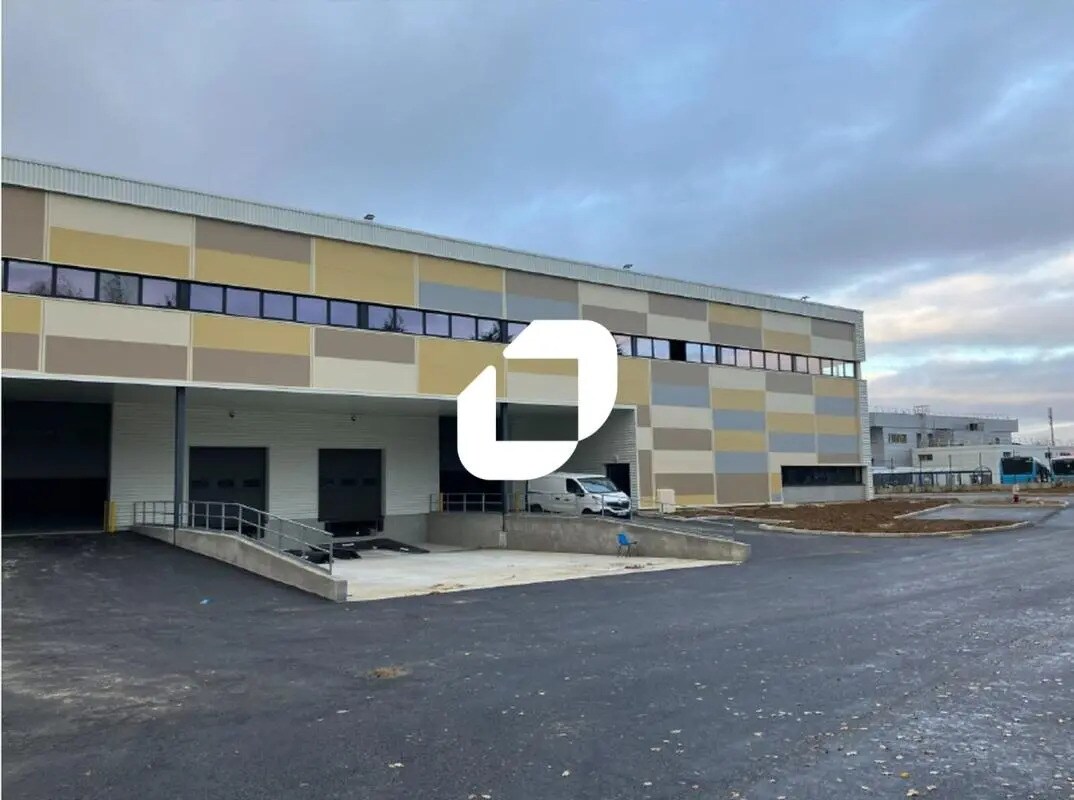 Industriel/Logistique dans Plaisir à louer Photo de l’immeuble– Image 1 sur 20